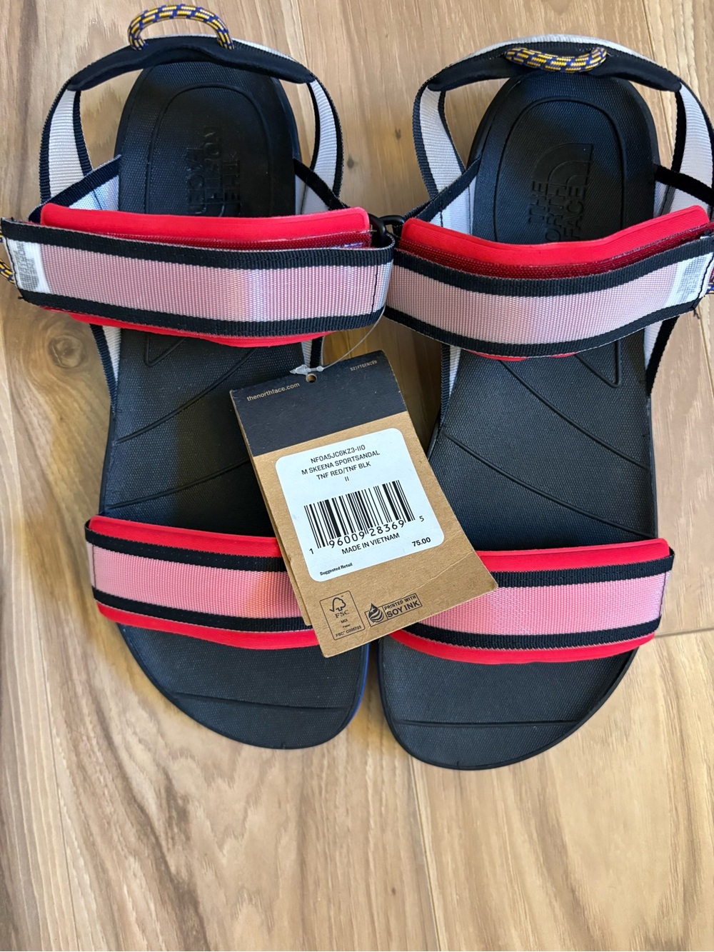 NWT Men’s The North Face Skeena sport sandals size 11